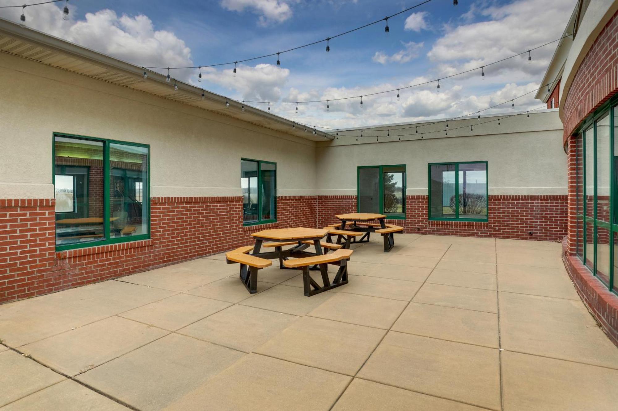 Holiday Inn Express Hotel & Suites Bryan-Montpelier By Ihg Holiday City Exterior photo